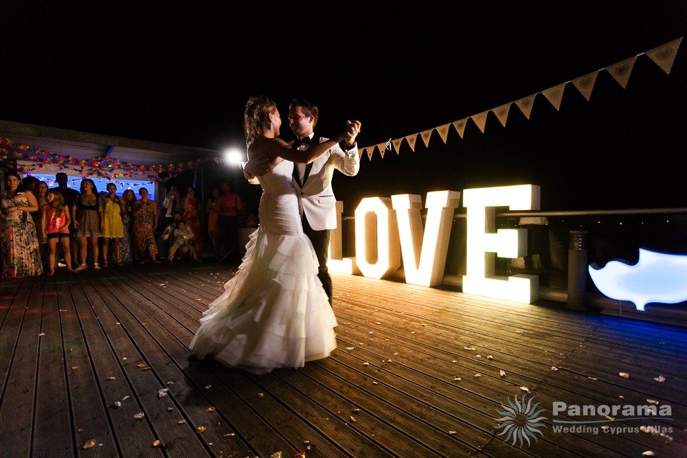 love lights with bridegroom dance