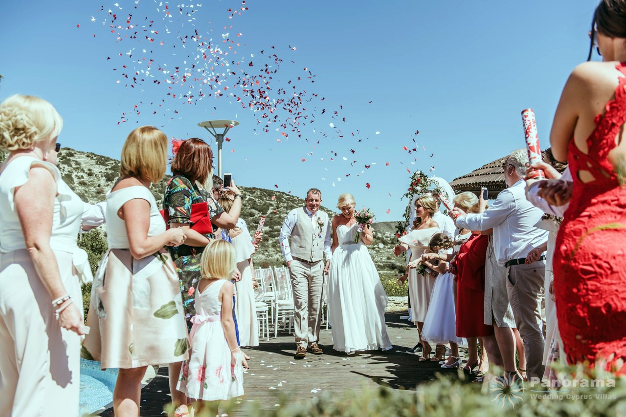 wedding confetti ceremony at the villa